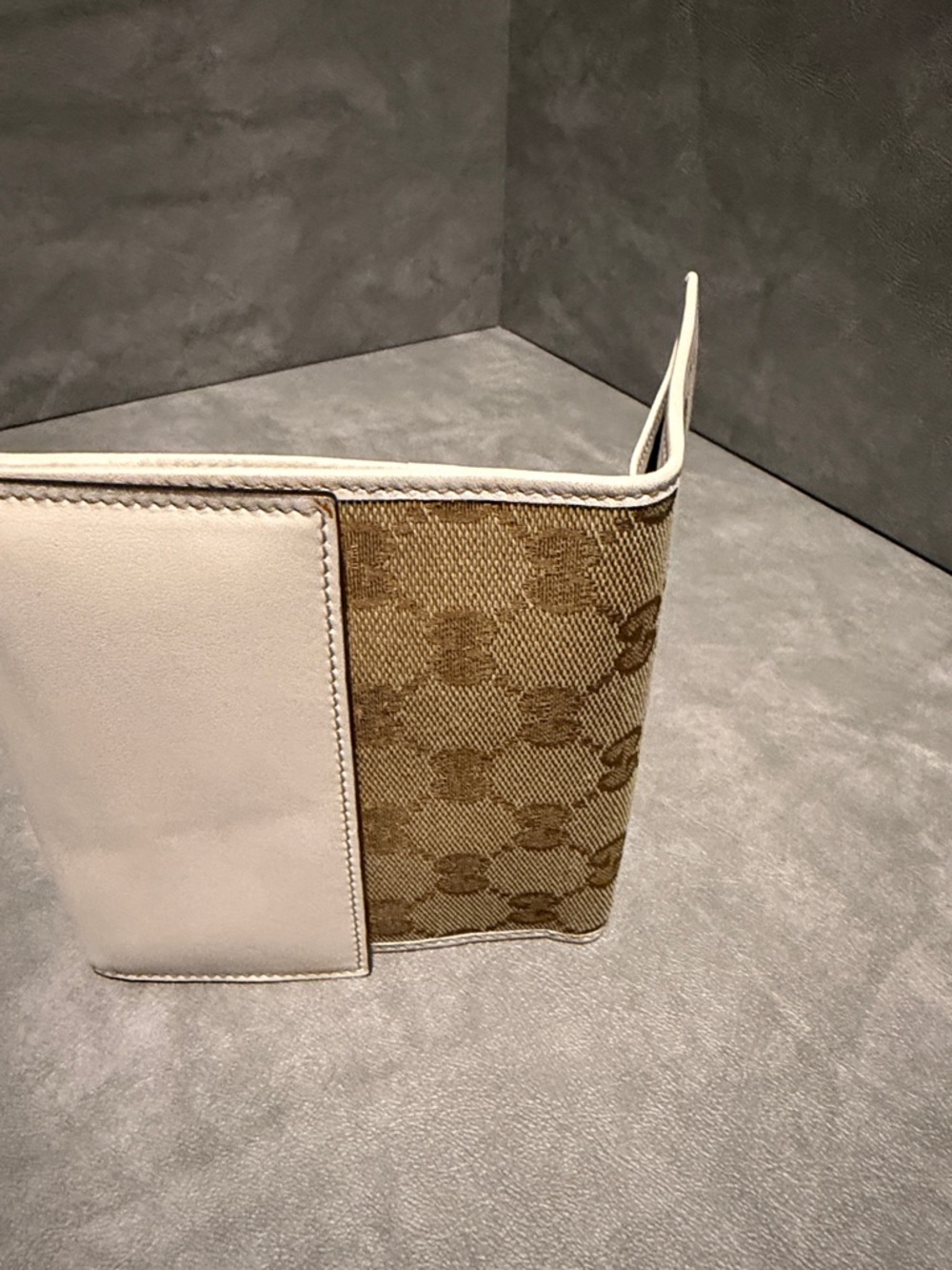 EUC Gucci Beige Monogram Compact Wallet w/ Heart Detail With Authenticity Cert - Picture 8 of 14